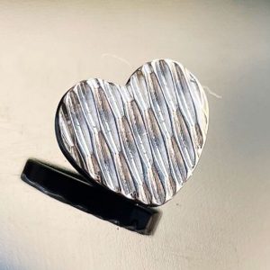 corazon con relieve